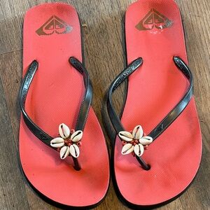 Roxy Stylish Red Flip Flops with Shell Accents size 7-8
